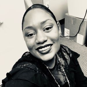 Meet your Posher, Dominique